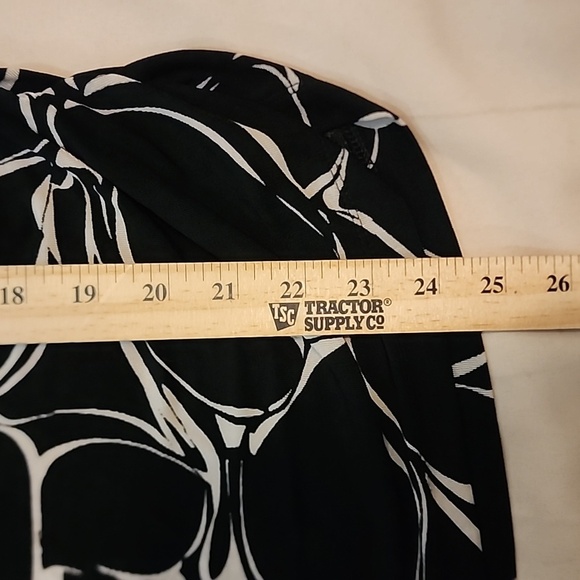 Chico’s Travelers Black knit Top Size 2 - Picture 7 of 7